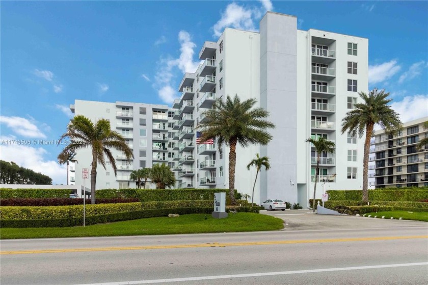 Enjoy the Palm Beach lifestyle from this exquisite condo at The - Beach Condo for sale in Palm Beach, Florida on Beachhouse.com