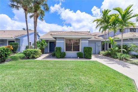 Beautiful 2 Bed 2 Bath + 1 Car Garage In Most Sought After - Beach Townhome/Townhouse for sale in Boynton Beach, Florida on Beachhouse.com