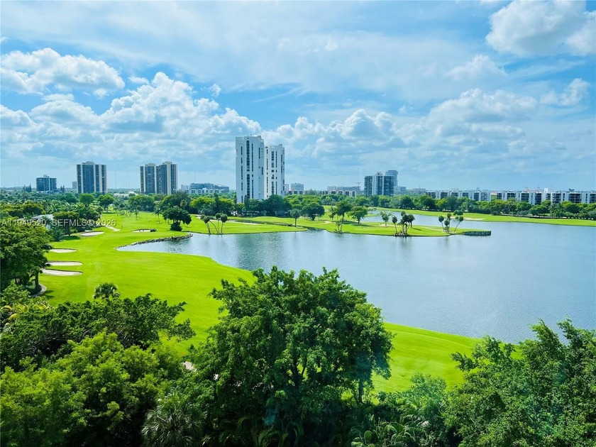 Spectacular 3/3 unit with amazing views to the golf course and - Beach Condo for sale in Aventura, Florida on Beachhouse.com