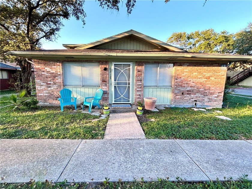 Beautifully updated 2-bed, 1-bath condo located in the heart of - Beach Condo for sale in Corpus Christi, Texas on Beachhouse.com