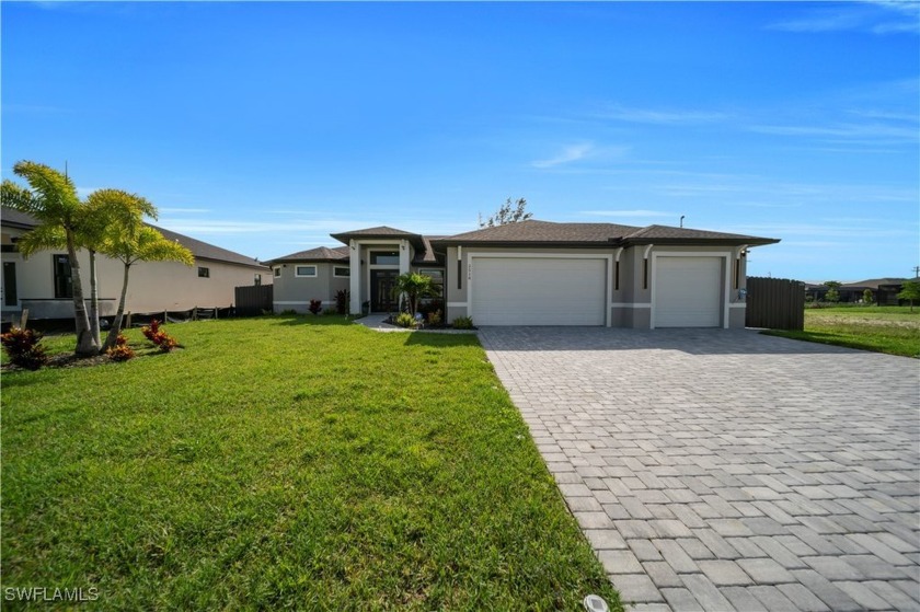 Stunning and Spacious Home in Prime Cape Coral Location. Welcome - Beach Home for sale in Cape Coral, Florida on Beachhouse.com