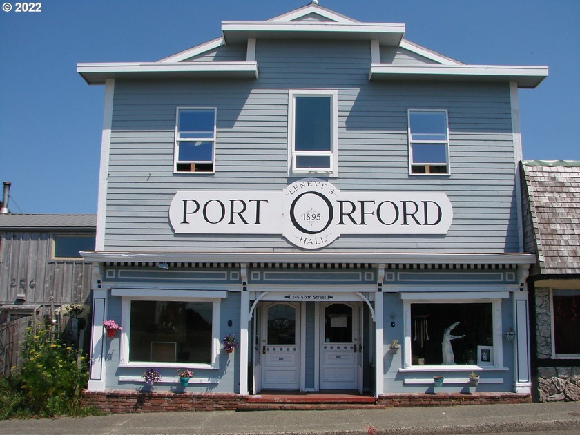 A RARE OPPORTUNITY! Commercial Store Frontage And 3- 450sf - Beach Commercial for sale in Portorford, Oregon on Beachhouse.com