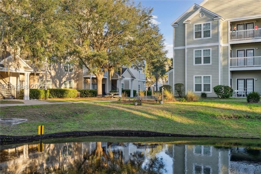 Welcome to the coziest villa in Bluffton! This turnkey creampuff - Beach Home for sale in Bluffton, South Carolina on Beachhouse.com