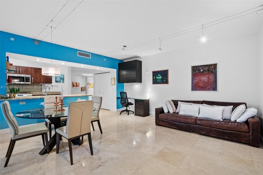 Welcome to the heart of Aventura! This bright and spacious - Beach Condo for sale in Aventura, Florida on Beachhouse.com