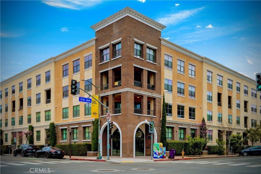 Welcome to City Place Lofts! This is quintessential urban living - Beach Condo for sale in Long Beach, California on Beachhouse.com