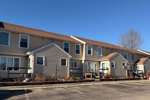 This affordable 2-bedroom, 1.5-bath townhouse-style condo is - Beach Condo for sale in Old Orchard Beach, Maine on Beachhouse.com