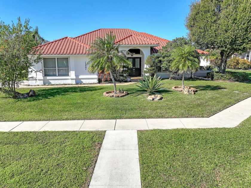 Fabulous home in exclusive Lakefield West! This home is on the - Beach Home for sale in Wellington, Florida on Beachhouse.com