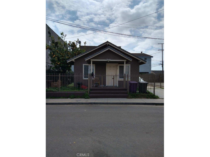 This Triplex property is Centrally located within minutes to - Beach Townhome/Townhouse for sale in Long Beach, California on Beachhouse.com