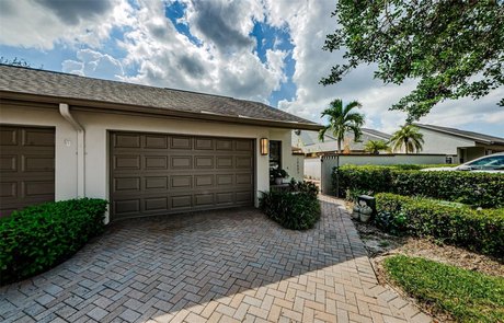 Bardmoor/Bayou Country Club...Rare 3 bedroom, 3 bath, 2196 sq - Beach Home for sale in Seminole, Florida on Beachhouse.com