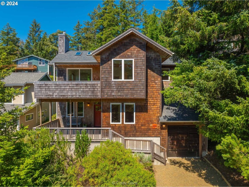 Custom designed and craftsman built Classic Ridge home. This - Beach Home for sale in Manzanita, Oregon on Beachhouse.com