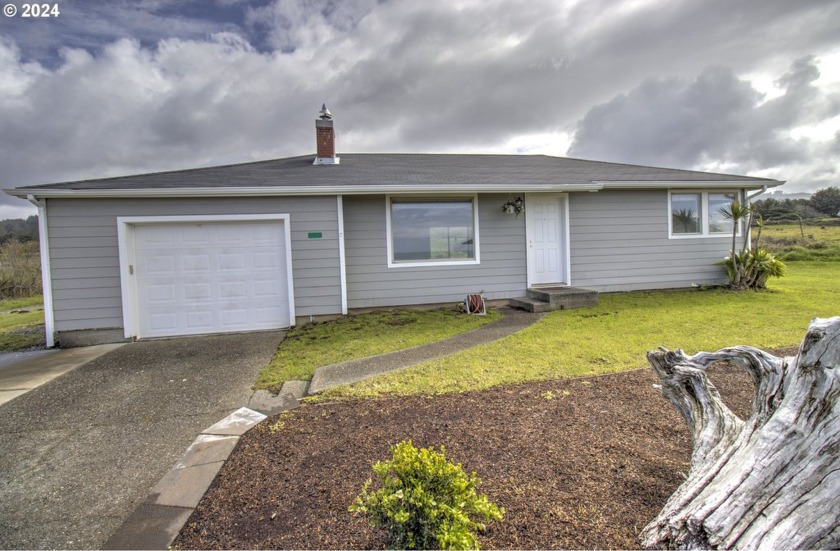 Welcome to your beach lover's paradise! This newly remodeled 2 - Beach Home for sale in Gold Beach, Oregon on Beachhouse.com