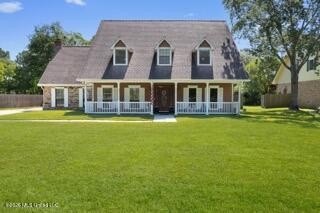 Welcome to 918 N Country Club Lane - a beautifully maintained - Beach Home for sale in Biloxi, Mississippi on Beachhouse.com