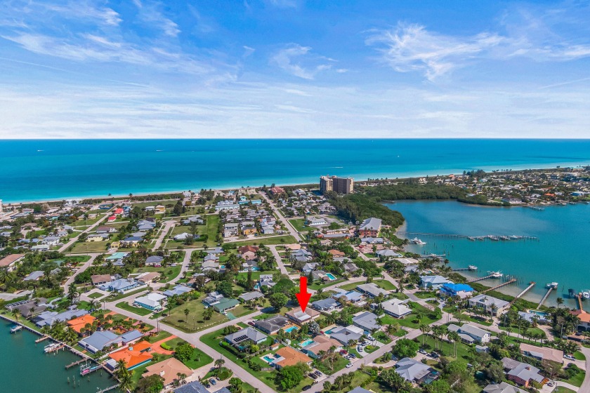A 6 min walk to the beach and 7 other bars/restaurants. Discover - Beach Home for sale in Fort Pierce, Florida on Beachhouse.com