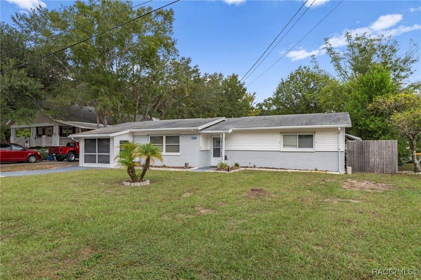 Direct Weeki Wachee River access !!!! Nice ground level home on - Beach Home for sale in Weeki Wachee, Florida on Beachhouse.com