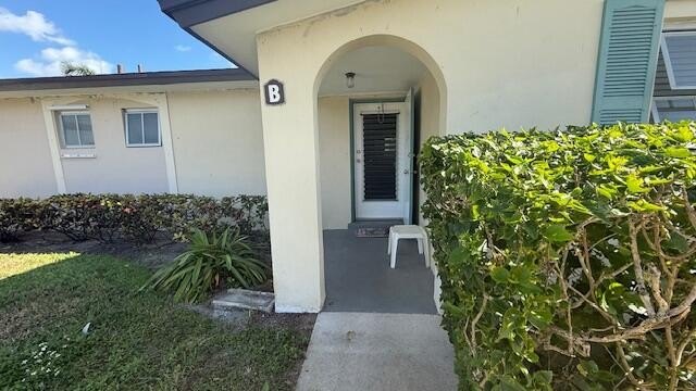 Up dated one bedroom one bath unit in pet friendly Ashley - Beach Home for sale in West Palm Beach, Florida on Beachhouse.com