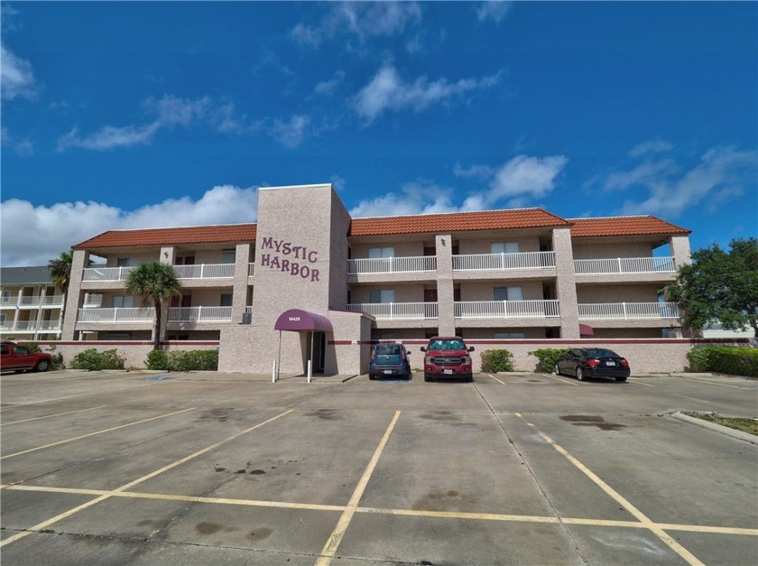 Fully furnished 1 bedroom, 1 bath condo that will convey with a - Beach Condo for sale in Corpus Christi, Texas on Beachhouse.com