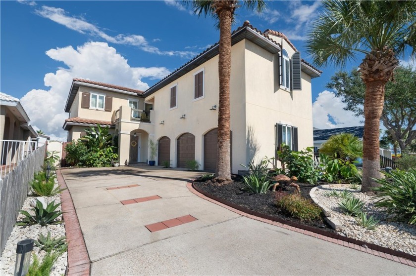 LIVING LARGE ON THE WATERFRONT. Beautiful, custom-built 3/3.5/3 - Beach Home for sale in Corpus Christi, Texas on Beachhouse.com