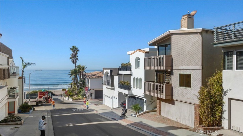 This is an exceptionally rare chance to own a property with big - Beach Townhome/Townhouse for sale in Manhattan Beach, California on Beachhouse.com