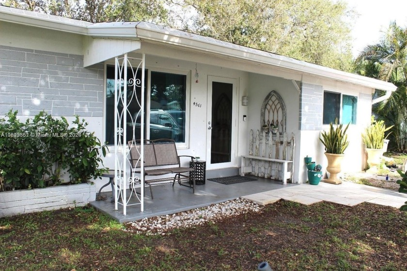 Sought after charming 4-bedroom, 2-bathroom single-family home - Beach Home for sale in Dania, Florida on Beachhouse.com