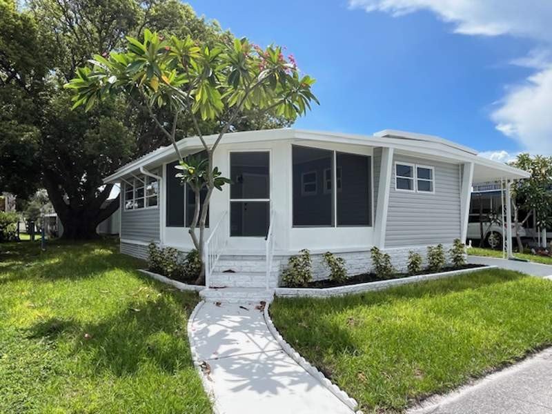 Listen to the birds sing in this Fully Renovated 2BR 2Bth on a - Beach Home for sale in Clearwater, Florida on Beachhouse.com