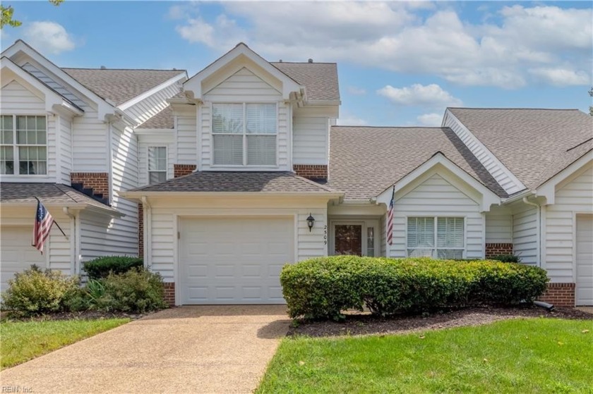 This 2070 sqft townhome in desirable Foxfield has 3 bedrooms and - Beach Townhome/Townhouse for sale in Williamsburg, Virginia on Beachhouse.com