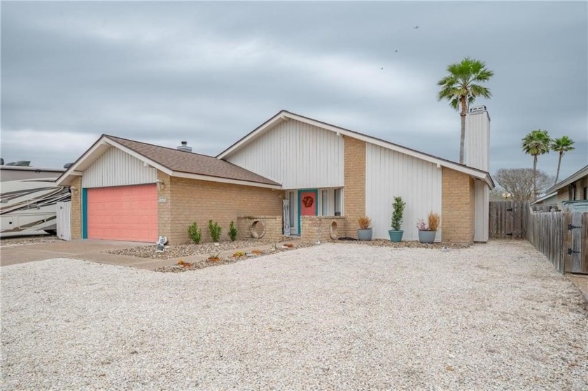 Discover the perfect beachside getaway with this adorable home - Beach Home for sale in Corpus Christi, Texas on Beachhouse.com