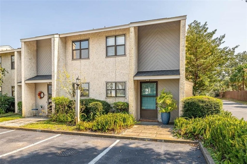 Adorable 2BR/1.5 BA end unit condo in Island Marshwood Condos! - Beach Condo for sale in Saint Simons, Georgia on Beachhouse.com