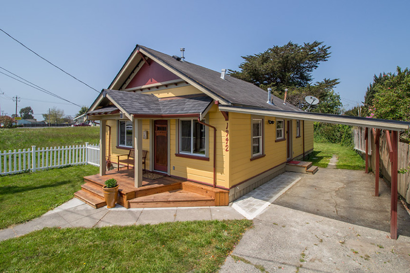 Potter's Bungalow - 1 Mile to Downtown Plaza, 3 bedroom w - Beach Vacation Rentals in Arcata, California on Beachhouse.com