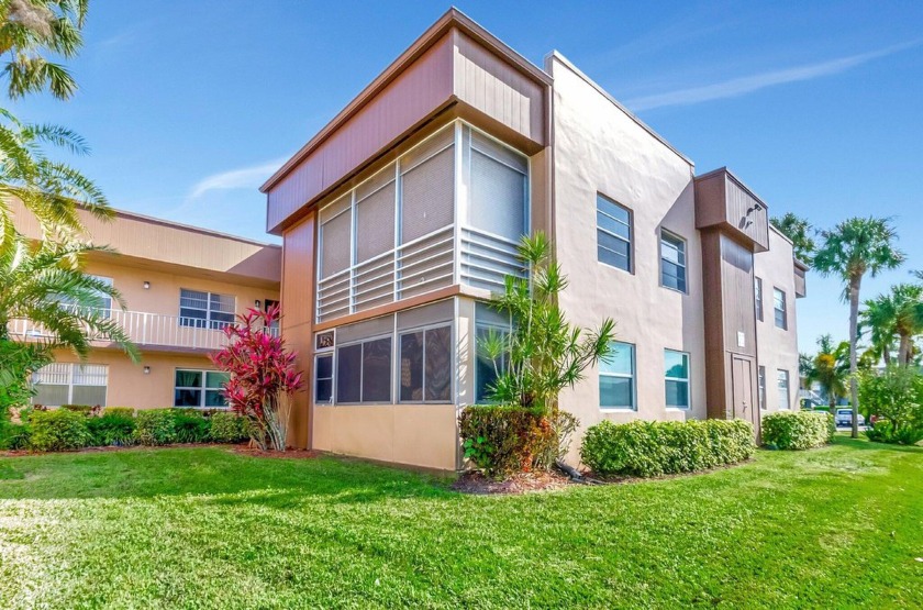 LOVELY AND IMMACULATE 2/2 ON FIRST FLOOR IN QUIET BURGUNDY - Beach Condo for sale in Delray Beach, Florida on Beachhouse.com