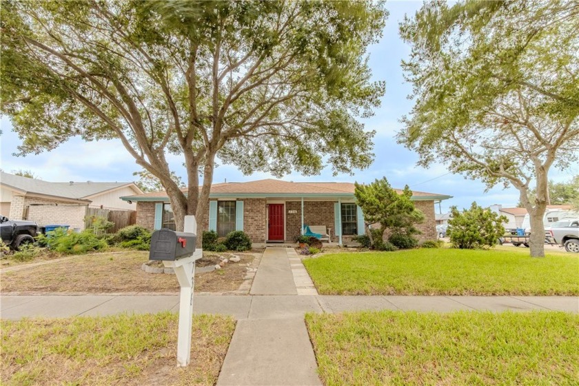 Welcome to your dream home! Nestled in Flour Bluff's - Beach Home for sale in Corpus Christi, Texas on Beachhouse.com