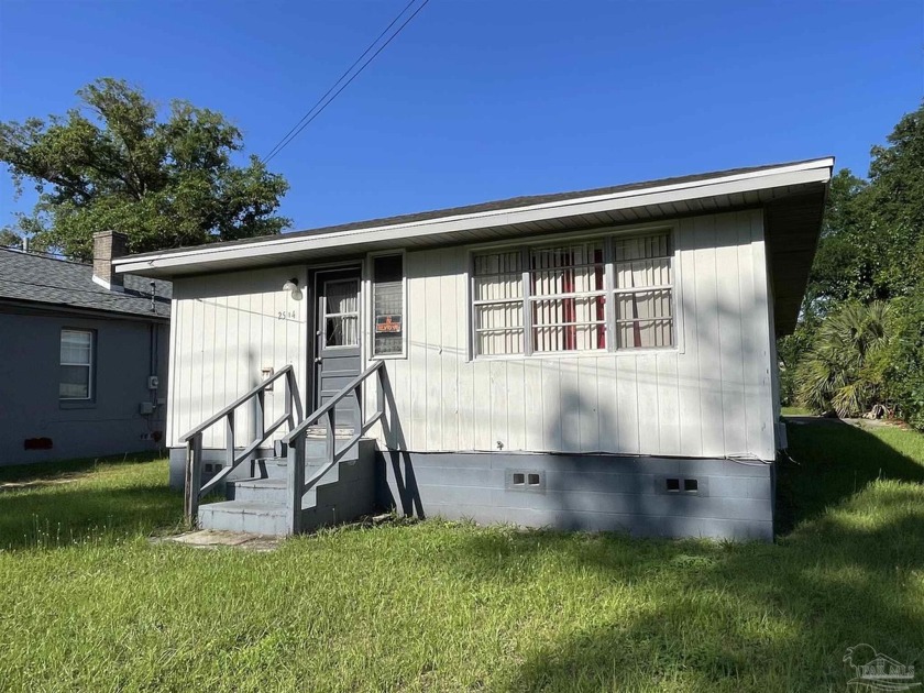 This 3 bedroom 2 bathroom home is in need of TLC, there is a - Beach Home for sale in Pensacola, Florida on Beachhouse.com