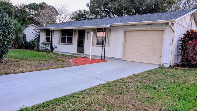 PRICE IMPROVEMENT ...... Great Starter Home! ..... 2 Bdrm.  2 - Beach Home for sale in Port Saint Lucie, Florida on Beachhouse.com