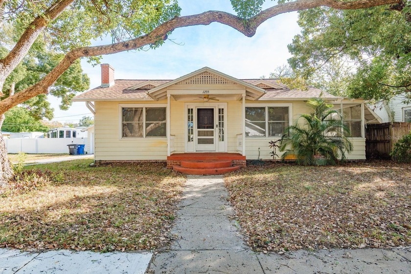 Discover the charm of this delightful older Florida home that - Beach Home for sale in Clearwater, Florida on Beachhouse.com
