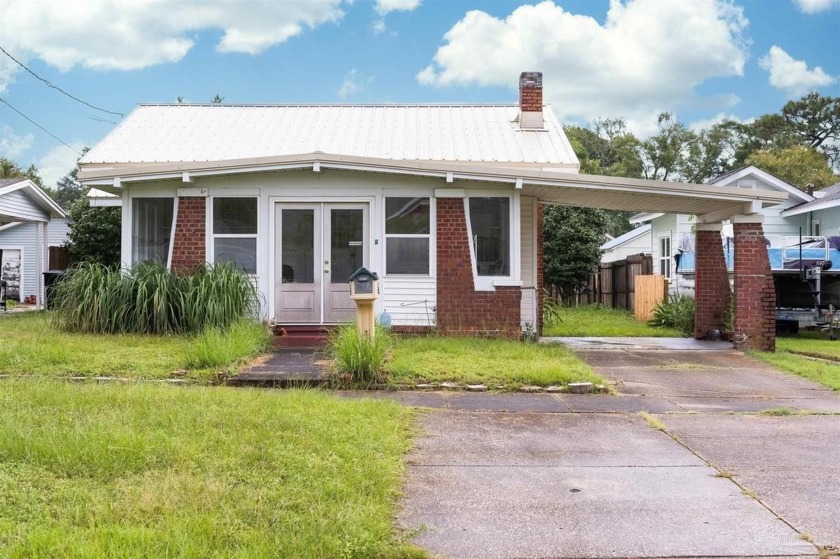 Located in the heart of East Hill! This craftsman cottage boasts - Beach Home for sale in Pensacola, Florida on Beachhouse.com