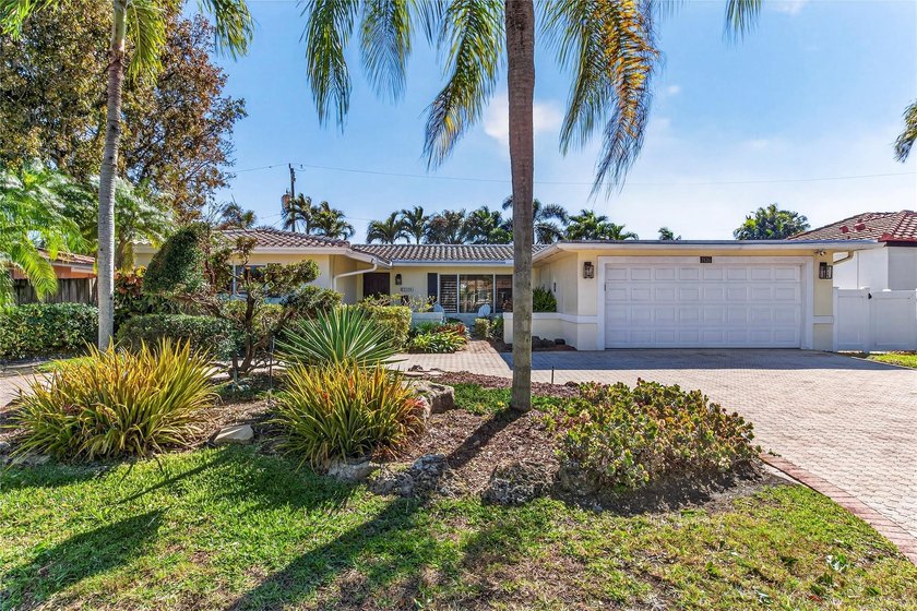 Updated home in the heart of Lighthouse Point offering a bright - Beach Home for sale in Lighthouse Point, Florida on Beachhouse.com