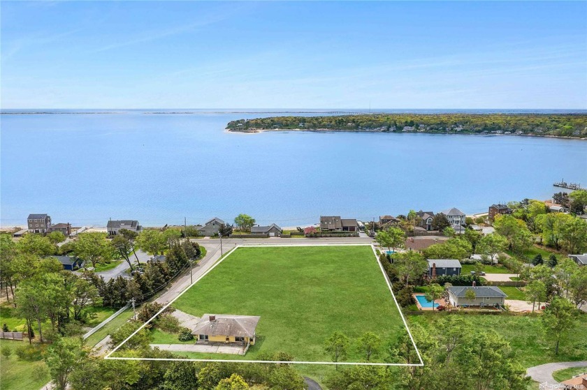 Rare opportunity with frontage on Montauk Highway in Hampton - Beach Home for sale in Hampton Bays, New York on Beachhouse.com