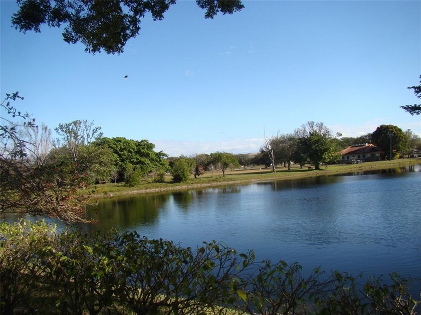 AS-IS CONDO 3-2 CORNER UNIT , NEEDS SOME TLC . LAKEVIEW AND MUCH - Beach Condo for sale in Pompano Beach, Florida on Beachhouse.com