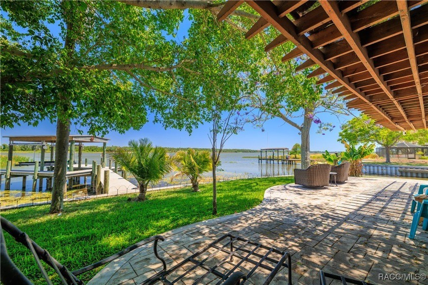 Stunning Lakefront Oasis on Lake Seminole. A Rare Find. Whether - Beach Home for sale in Seminole, Florida on Beachhouse.com