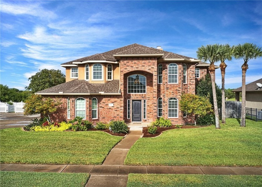 Gorgeous home, perfectly nestled on a serene golf course - Beach Home for sale in Portland, Texas on Beachhouse.com