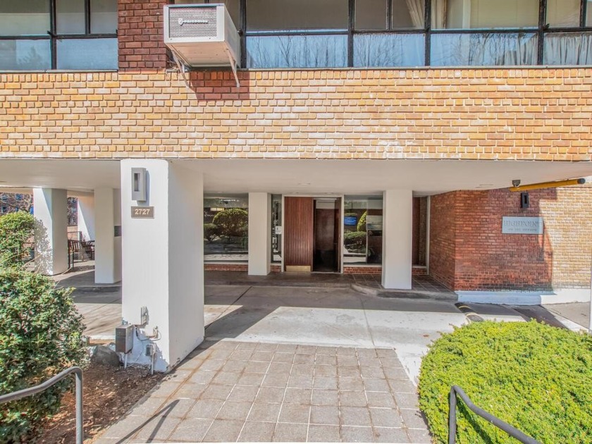 Beautiful 125-unit co-op featuring 24-hour concierge service - Beach Home for sale in Bronx, New York on Beachhouse.com