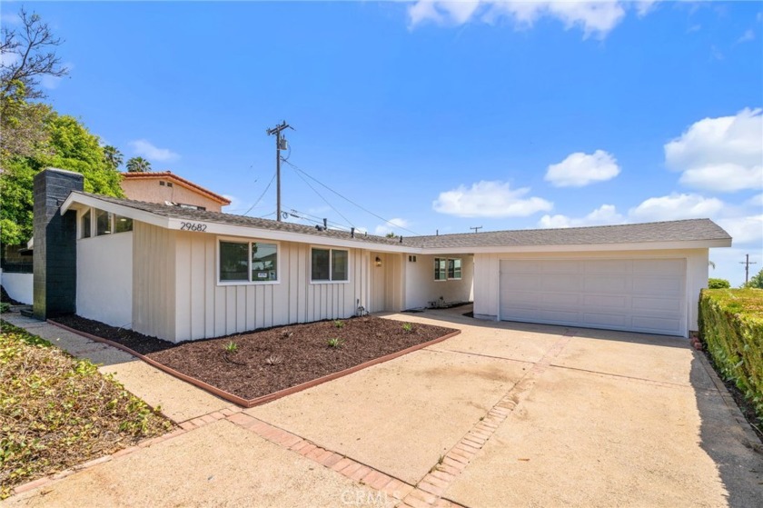 Welcome to 29682 N Enrose Ave, a home nestled within the hills - Beach Home for sale in Rancho Palos Verdes, California on Beachhouse.com