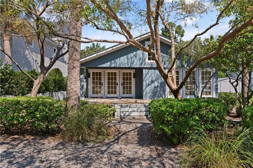 Classic East Beach Cottage on the beachside block is 3 bedrooms - Beach Home for sale in Saint Simons, Georgia on Beachhouse.com