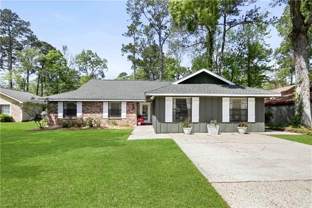 You'll appreciate the peaceful, serene vibe of this lovely - Beach Home for sale in Mandeville, Louisiana on Beachhouse.com