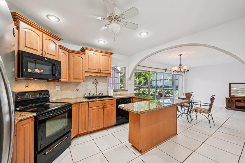 Conveniently located 1st floor condo! Beautifully painted with - Beach Condo for sale in Royal Palm Beach, Florida on Beachhouse.com