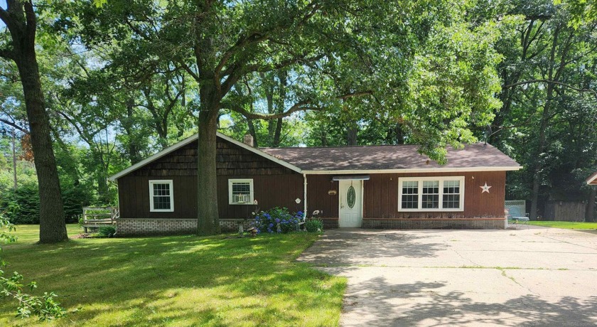 Charming newly updated ranch-style home with 4 bedrooms and 2 - Beach Home for sale in Whitehall, Michigan on Beachhouse.com