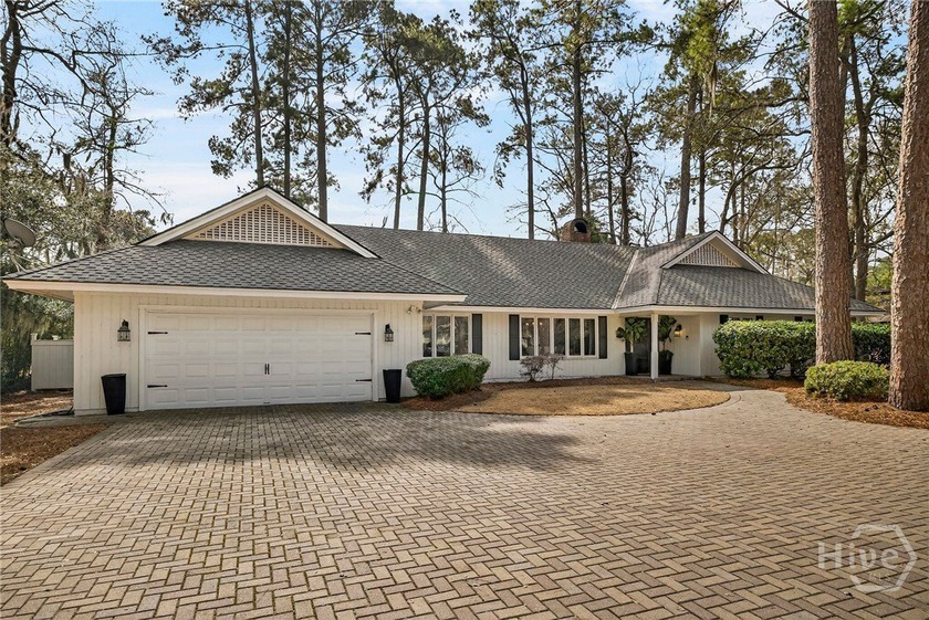 Refined golf course living in The Landings. Overlooking the - Beach Home for sale in Savannah, Georgia on Beachhouse.com