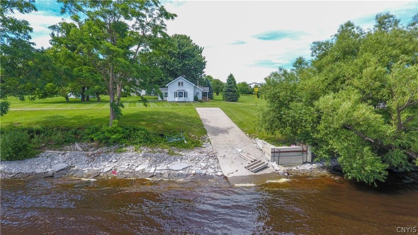 What a delightful 2bd, 2 bath cutie  sitting proudly overlooking - Beach Home for sale in Brownville, New York on Beachhouse.com