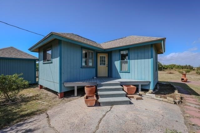 Darling and unique tiny house located on a sizable tract - Beach Home for sale in Bayside, Texas on Beachhouse.com