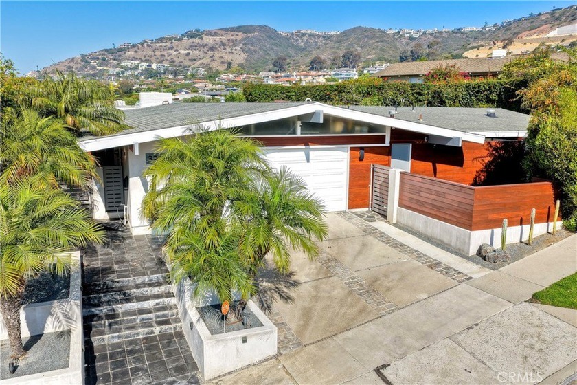 A SPECTACULAR & COMPLETELY RENOVATED MID-CENTURY MODERN LUXURY - Beach Home for sale in Dana Point, California on Beachhouse.com