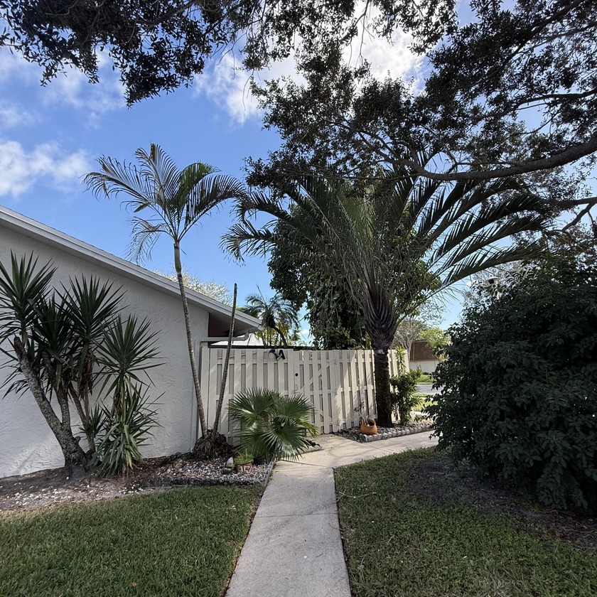 Well maintained corner unit, 2 designated parking spots. New - Beach Home for sale in Delray Beach, Florida on Beachhouse.com